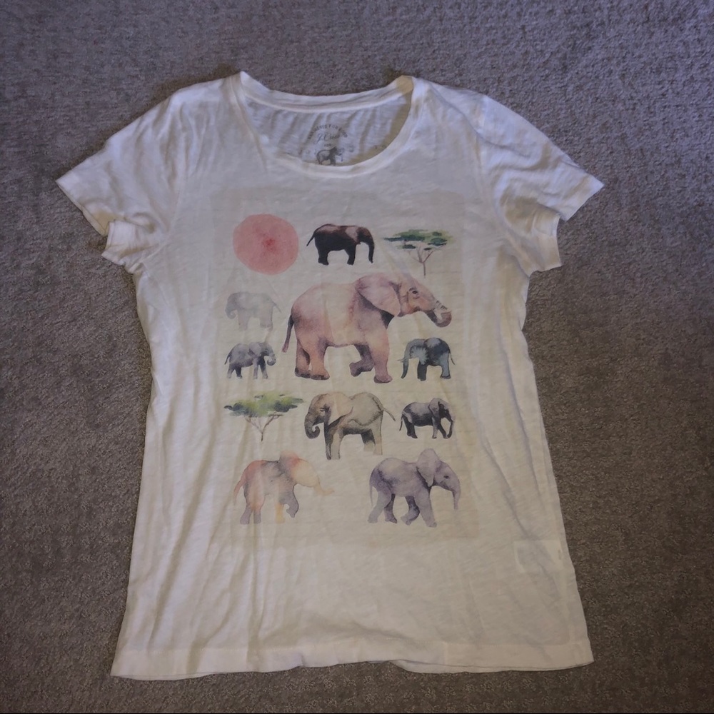 CUTE ELEPHANT GRAPHIC TEE